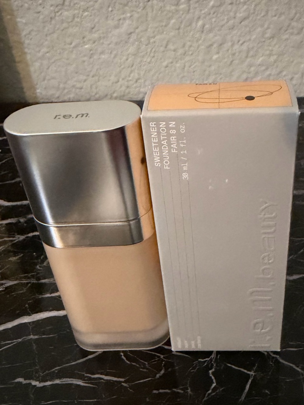 R.e.m. beauty SWEETENER
Foundation FAIR 8N